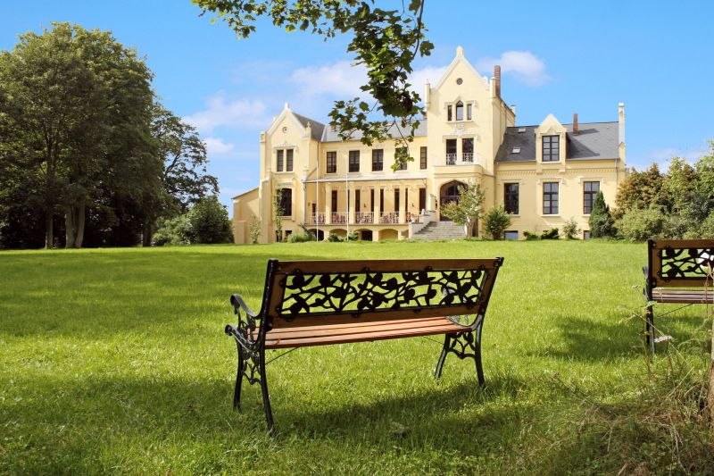 &copy; Schloss Poggelow