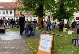 Mit der FAIRkostung feiert die Landeshauptstadt ihren Titel "Fairtrade-Stadt" zusammen mit der Bevölkerung dieses Jahr zum zweiten Mal an der Schelfkirche. // © Stefan Purtz Mit der FAIRkostung feiert die Landeshauptstadt ihren Titel "Fairtrade-Stadt" zusammen mit der Bevölkerung dieses Jahr zum zweiten Mal an der Schelfkirche. // © Stefan Purtz