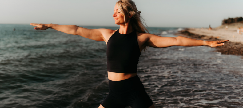 Yoga am Meer mit Maximalfit // &copy; IFA by Lopesan Hotels