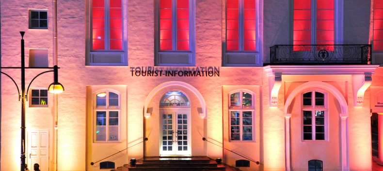 Tourist-Information Rostock beleuchtet // &copy; Joachim Klook