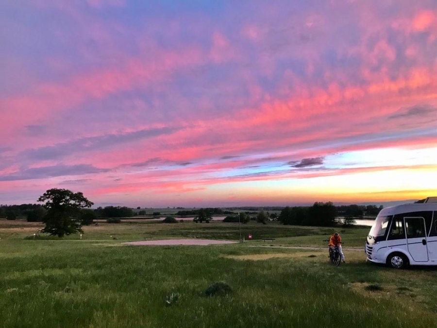 Uitzicht vanaf onze weide aan het meer, &copy; Seeweide Naturcamping Penzlin