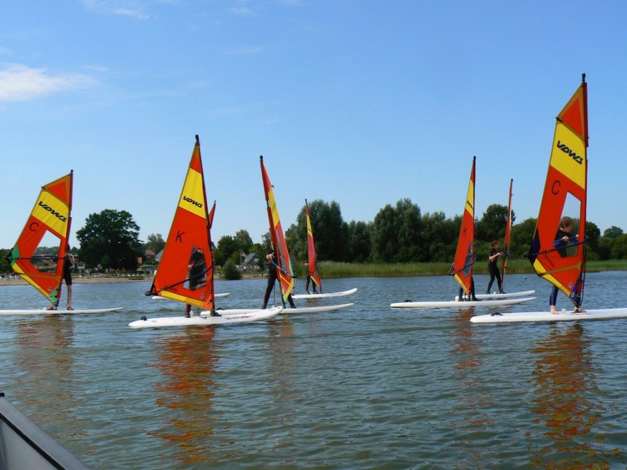 wassersportstation_fleesensee_surfen, © Wassersport Fleesensee wassersportstation_fleesensee_surfen, © Wassersport Fleesensee