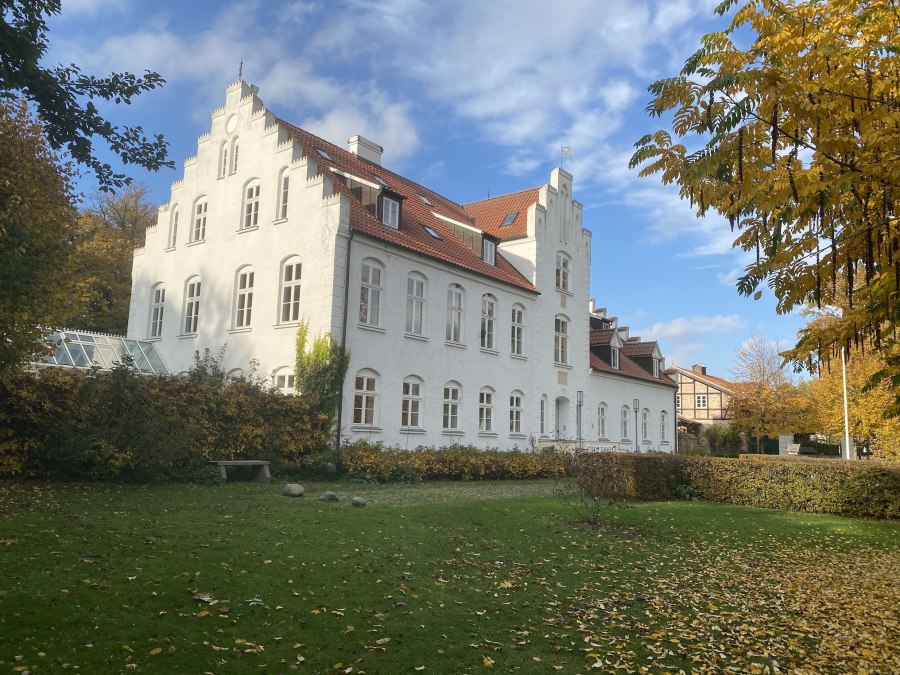 Besonders sind die Treppengiebel des Gutshauses, © Rittergut Streu