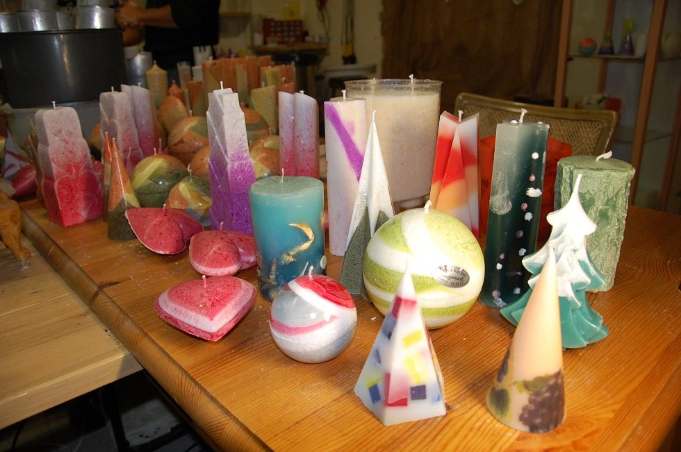 Kerzen in den unterschiedlichsten Farben und Formen k&ouml;nnen die Besucher hier selber gie&szlig;en., &copy; Gabriele Skorupski