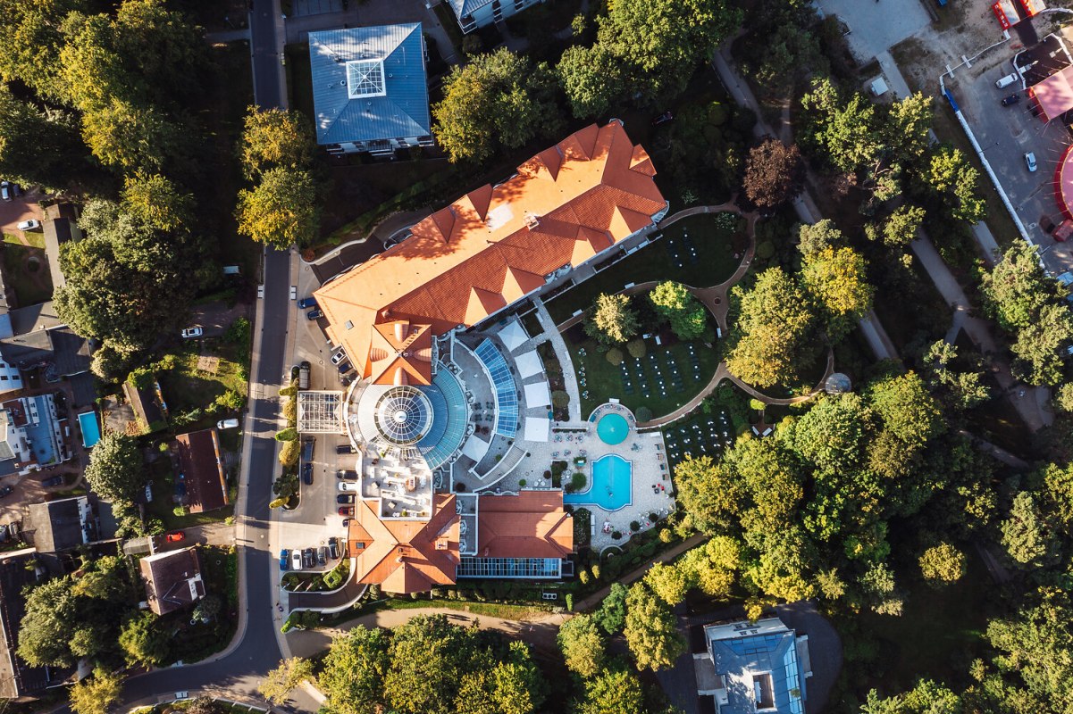 &copy; DSR Hotel Holding GmbH