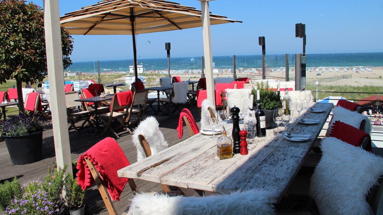 Uitzicht vanaf het terras // © Kurhaus Warnemünde Uitzicht vanaf het terras // © Kurhaus Warnemünde