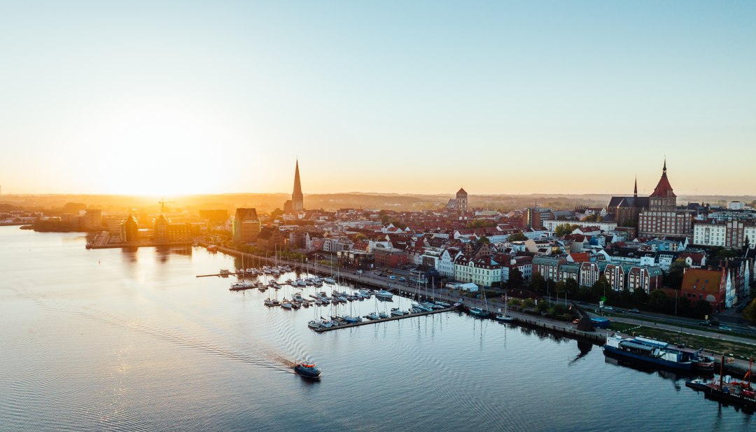 Die Hanse- und Universitätsstadt Rostock ist ein spannendes Ziel für Herbsturlauber, die gerne kulinarisch genießen // © MV-T/Gänsicke Die Hanse- und Universitätsstadt Rostock ist ein spannendes Ziel für Herbsturlauber, die gerne kulinarisch genießen