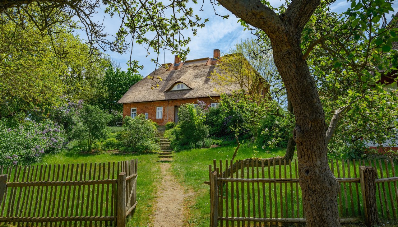 Freilichtmuseum Schwerin Mueß Garten Reetdachhaus, © TMV/Tiemann Freilichtmuseum Schwerin Mueß Garten Reetdachhaus, © TMV/Tiemann