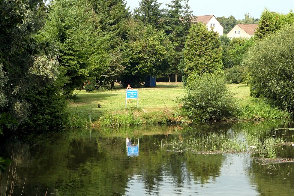 Hinweisschild am Wasser // &copy; Sabrina Wittkopf-Schade