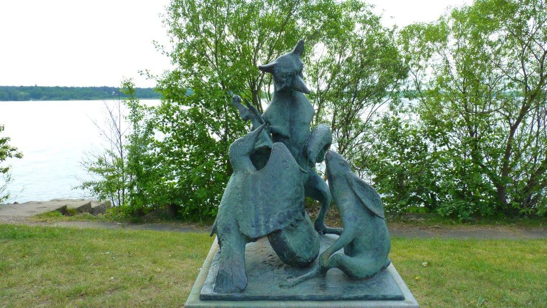 L&uuml;tt Matten, de Has - Skulptur von Walther Preik, &copy; Waren (M&uuml;ritz)-Information