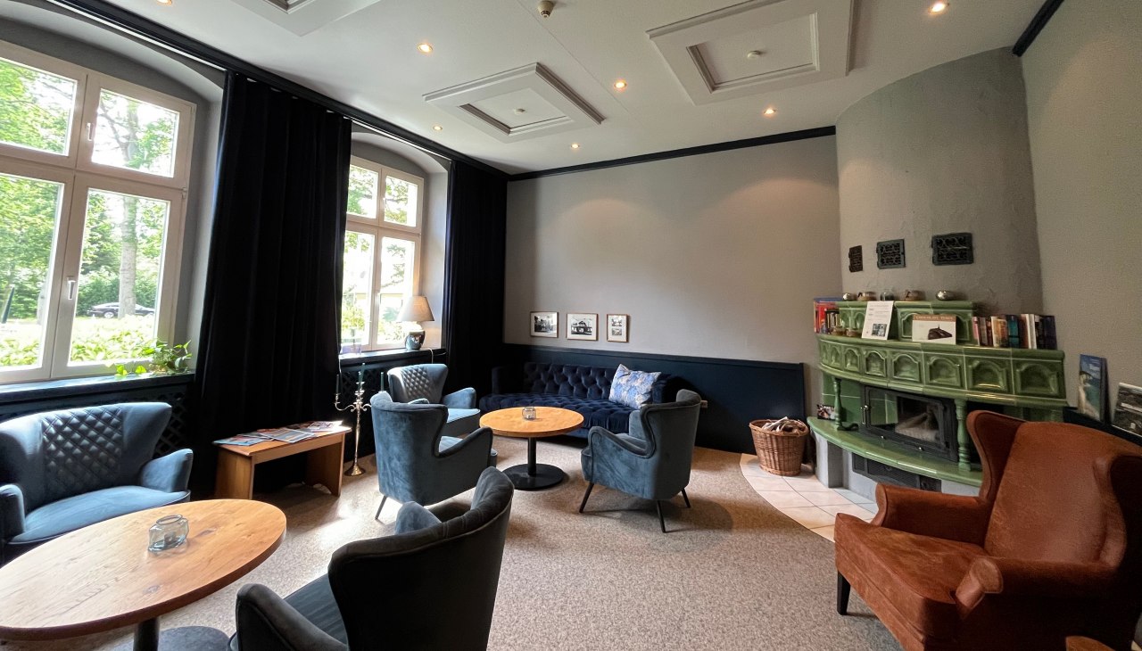 Gem&uuml;tliches Wohnzimmer als Community-Bereich, &copy; Lieblingsplatz Hotels mbH