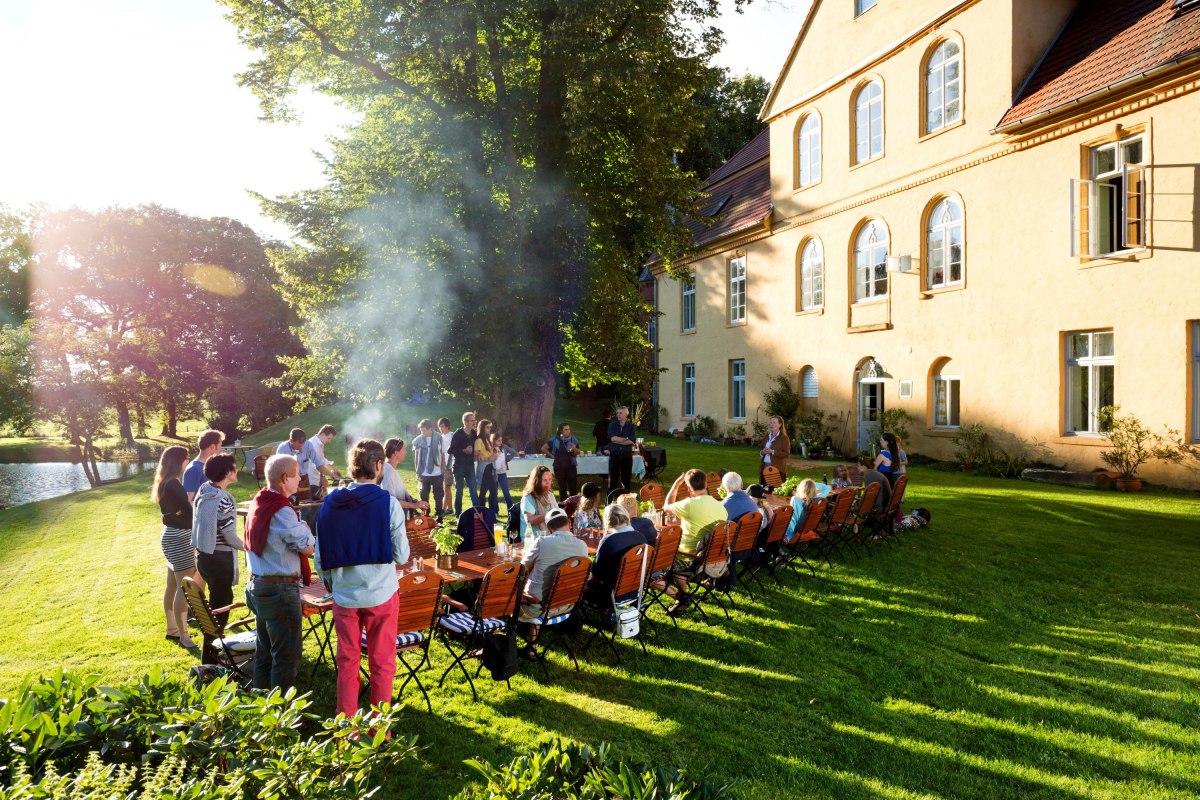 Zu Tisch bei Freunden // &copy; Thomas Roetting / Sylvia Pollex