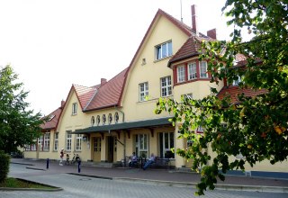 Außenansicht des Bahnhofs // © Sabrina Wittkopf-Schade Außenansicht des Bahnhofs // © Sabrina Wittkopf-Schade