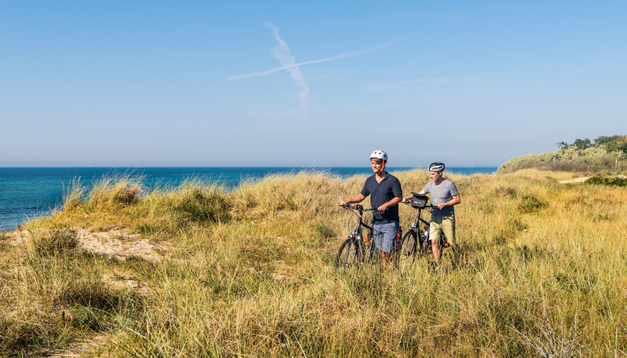 Radfahren auf dem K&uuml;stenradweg in Graal-M&uuml;ritz, &copy; TMV/S&uuml;&szlig;