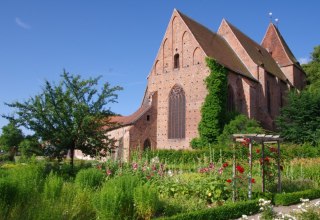 Der Klostergarten grenzt direkt an unser Gästehaus // © Klosterverein Rehna e.V. / Burkhard Schmidt Der Klostergarten grenzt direkt an unser Gästehaus // © Klosterverein Rehna e.V. / Burkhard Schmidt