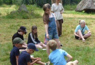 Eltern-Kind-Wochenende: "Bunte Blätter: bald bemalt" // © BUND Neubrandenburg Eltern-Kind-Wochenende: "Bunte Blätter: bald bemalt" // © BUND Neubrandenburg