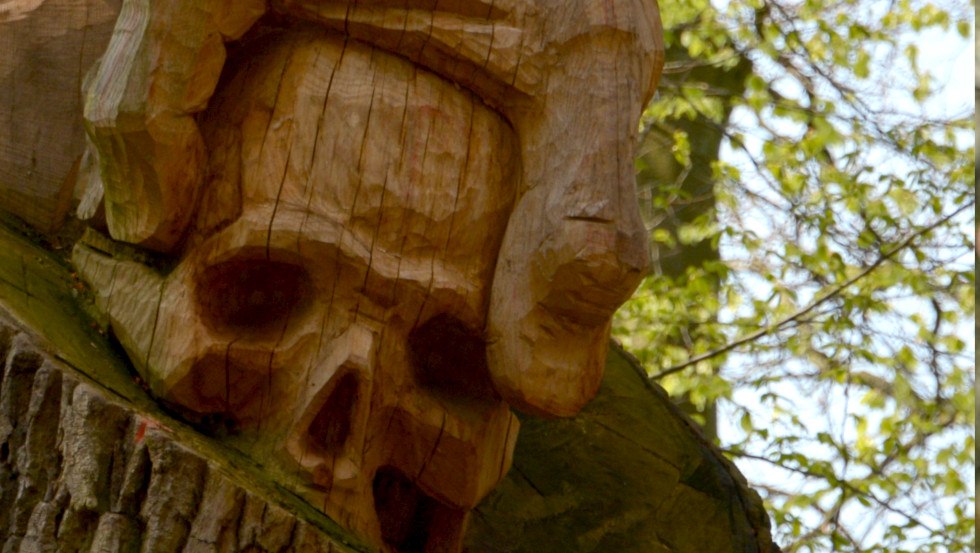 Die Sagen sind geheimnisvoll und manchmal auch d&uuml;ster - Totenwinkel K&uuml;nstler Benjamin Fock, &copy; Foto: Tourismusverband Mecklenburg-Schwerin