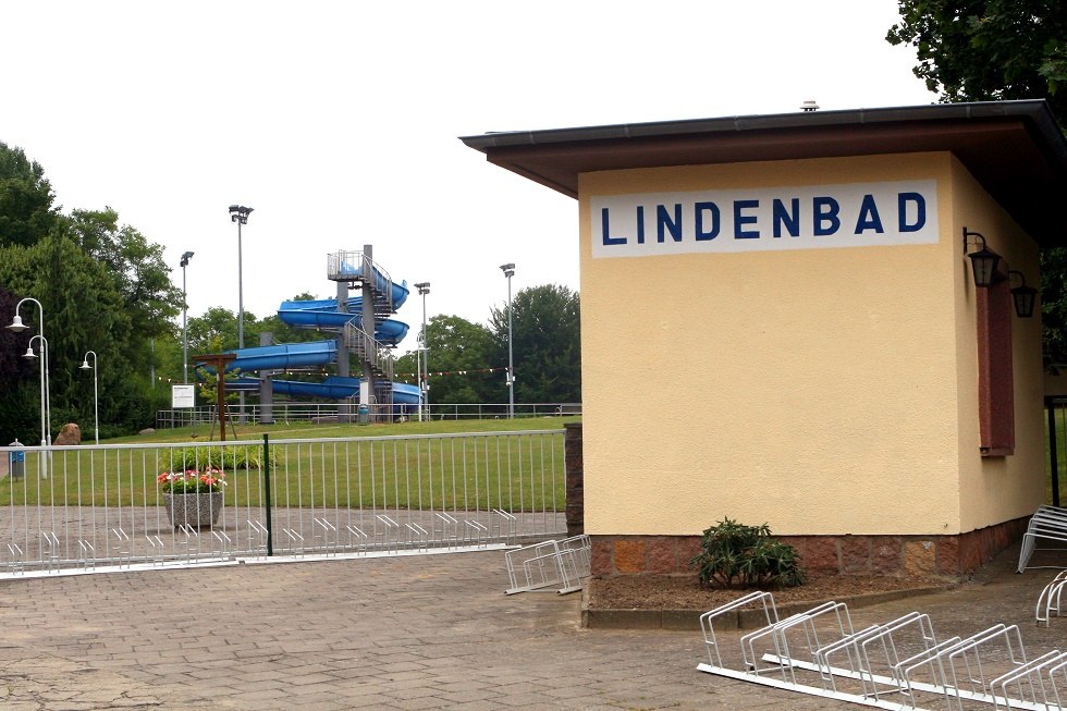 Eingangsbereich zum Lindenbad // &copy; Sabrina Wittkopf-Schade