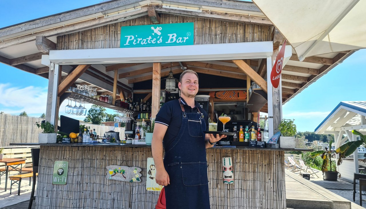 Pirates Bar im Hafendoref Müritz, © Kuhnle-Tours