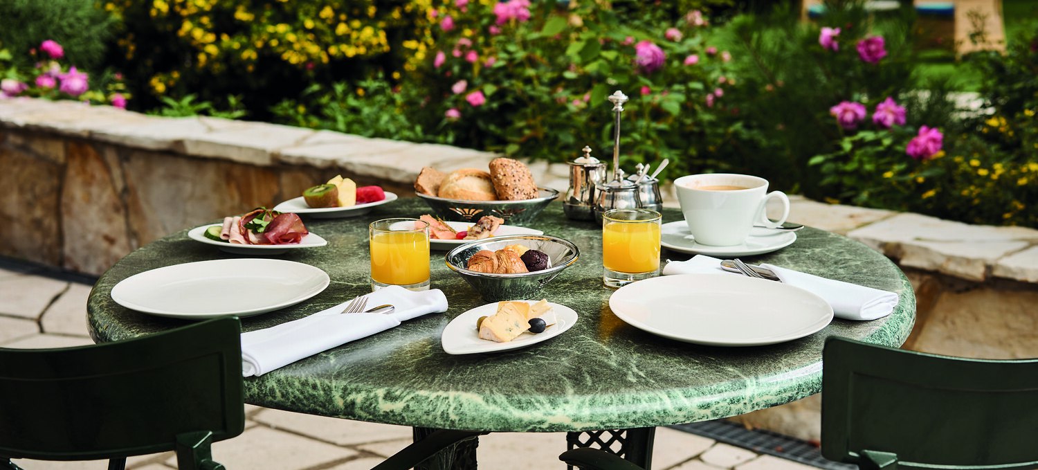 &copy; DSR Hotel Holding GmbH