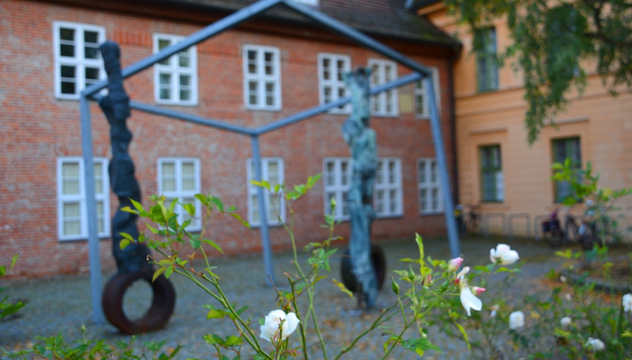 Kunstwerk im Innenhof, © Kunstwerk im Hof des Schleswig-Holstein Haus Kunstwerk im Innenhof, © Kunstwerk im Hof des Schleswig-Holstein Haus