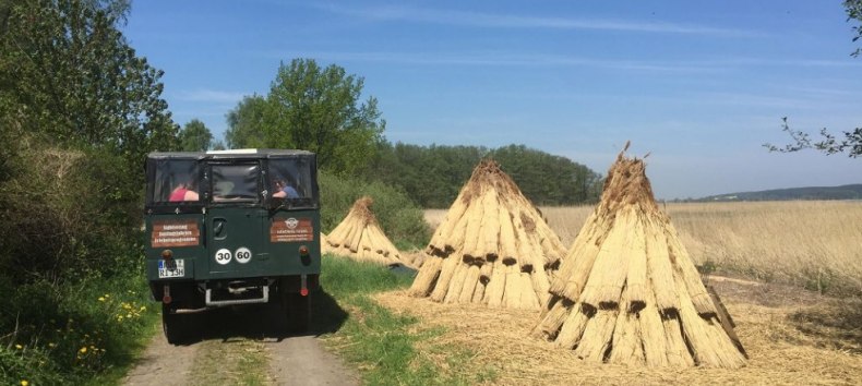 Vorbei an Rohrmieten f&uuml;r neue D&auml;cher, &copy; Volker Barthmann