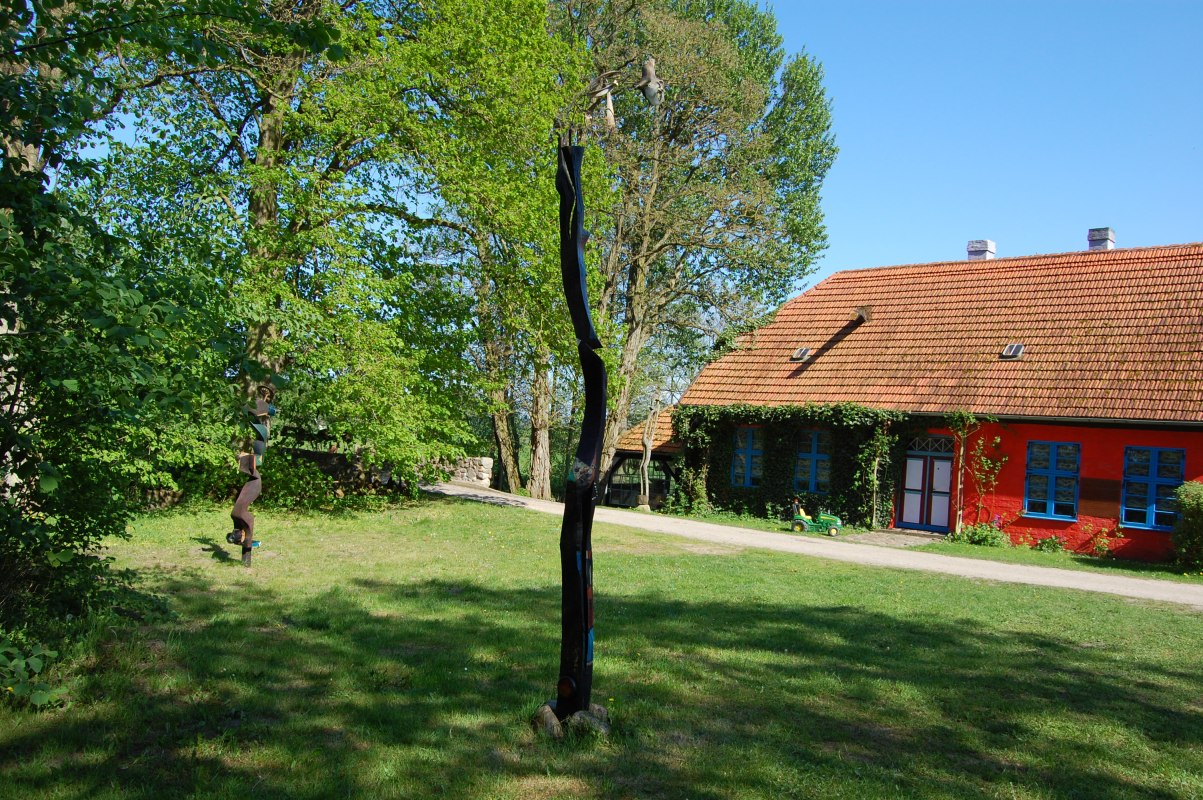 &Uuml;berall wunderbare Kunst im Skulpturengarten Rhythmusreich M&uuml;ggenwalde // &copy; Rhythmusreich / Thomas Reich