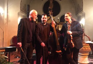 &copy; Tr&oslash;stesang