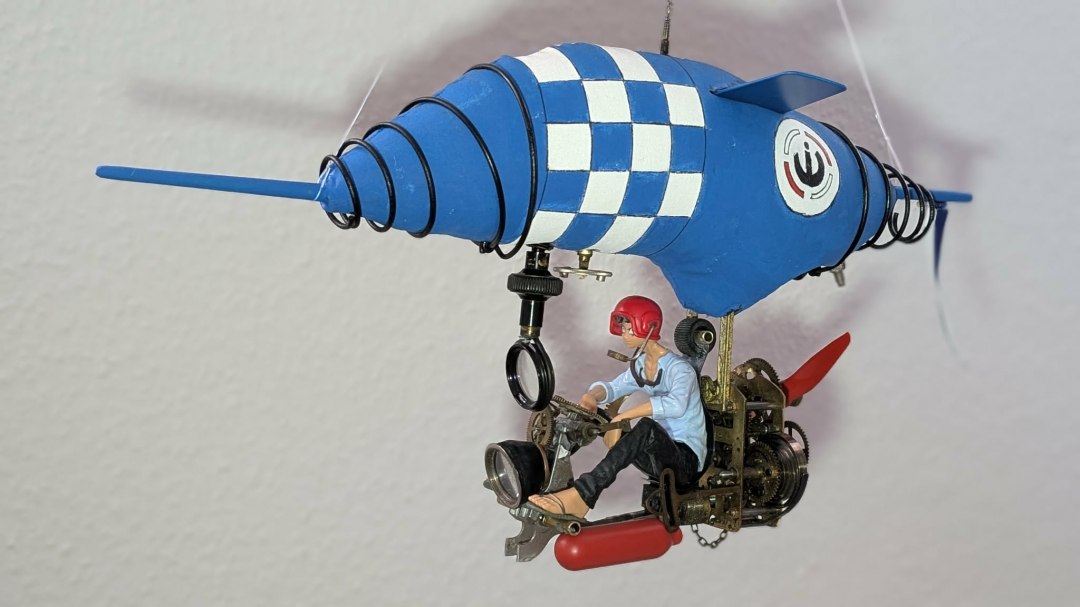 Selbstgebasteltes Flugobjekt mit Besatzung, © Jugendkunstschule Vorpommern-Rügen e.V. Selbstgebasteltes Flugobjekt mit Besatzung, © Jugendkunstschule Vorpommern-Rügen e.V.