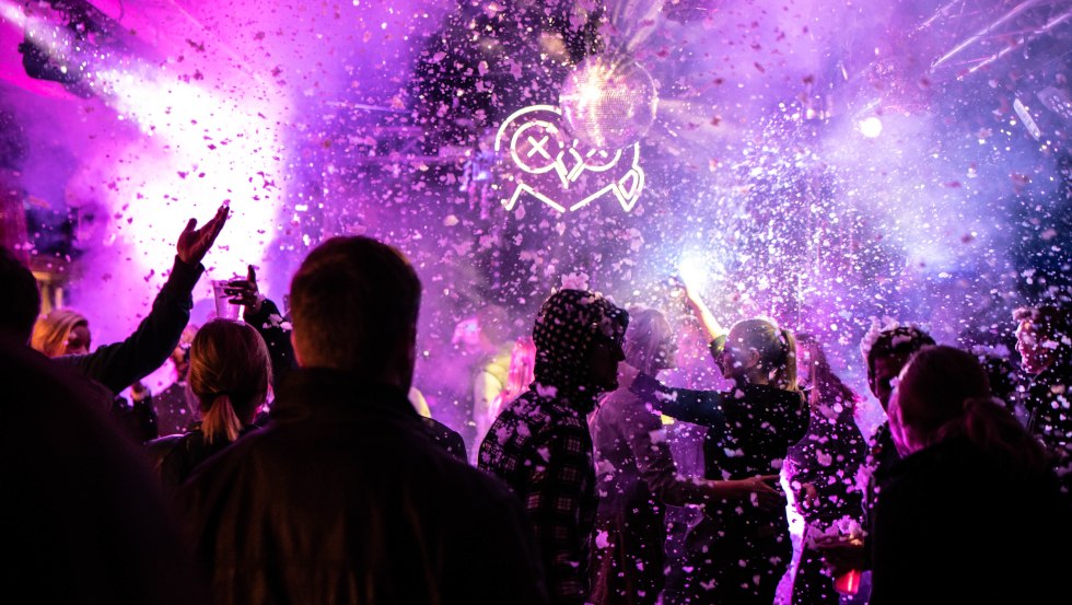 &copy; Deck Beach Club