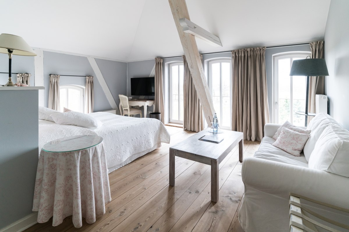Hotelzimmer im Schloss Gamehl // © Schloss Gamehl / DOMUSimages Alexander Rudolph Hotelzimmer im Schloss Gamehl // © Schloss Gamehl / DOMUSimages Alexander Rudolph