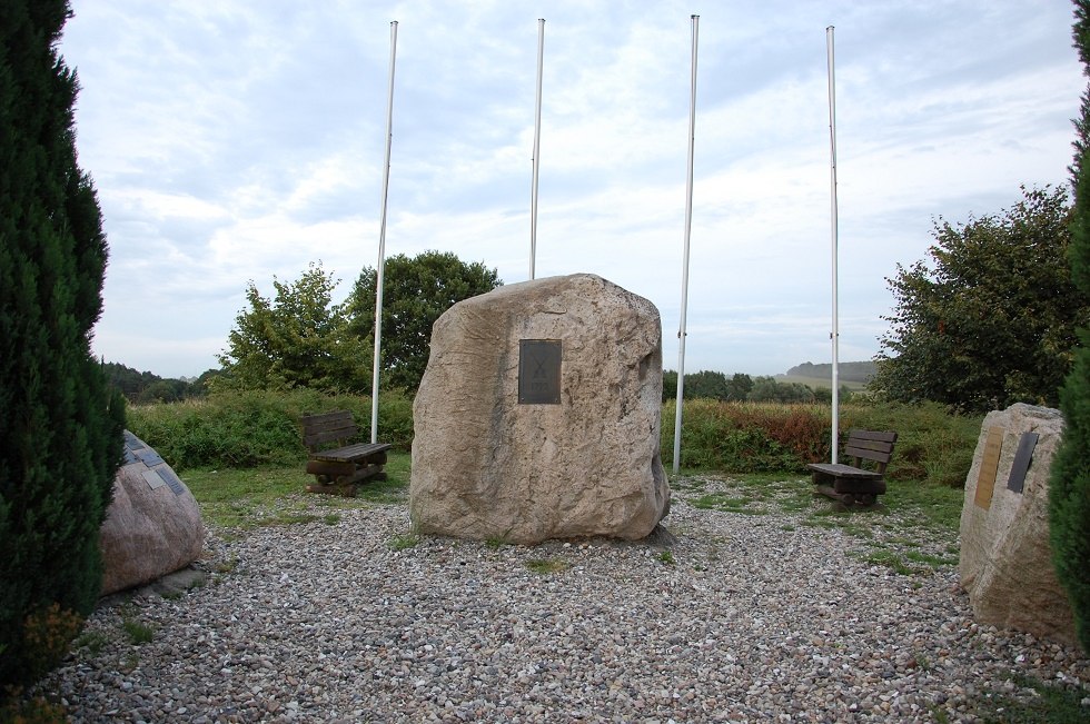 Mehrere Gedenksteine wurden zu Ehren der Gefallenen errichtet., &copy; Gabriele Skorupski