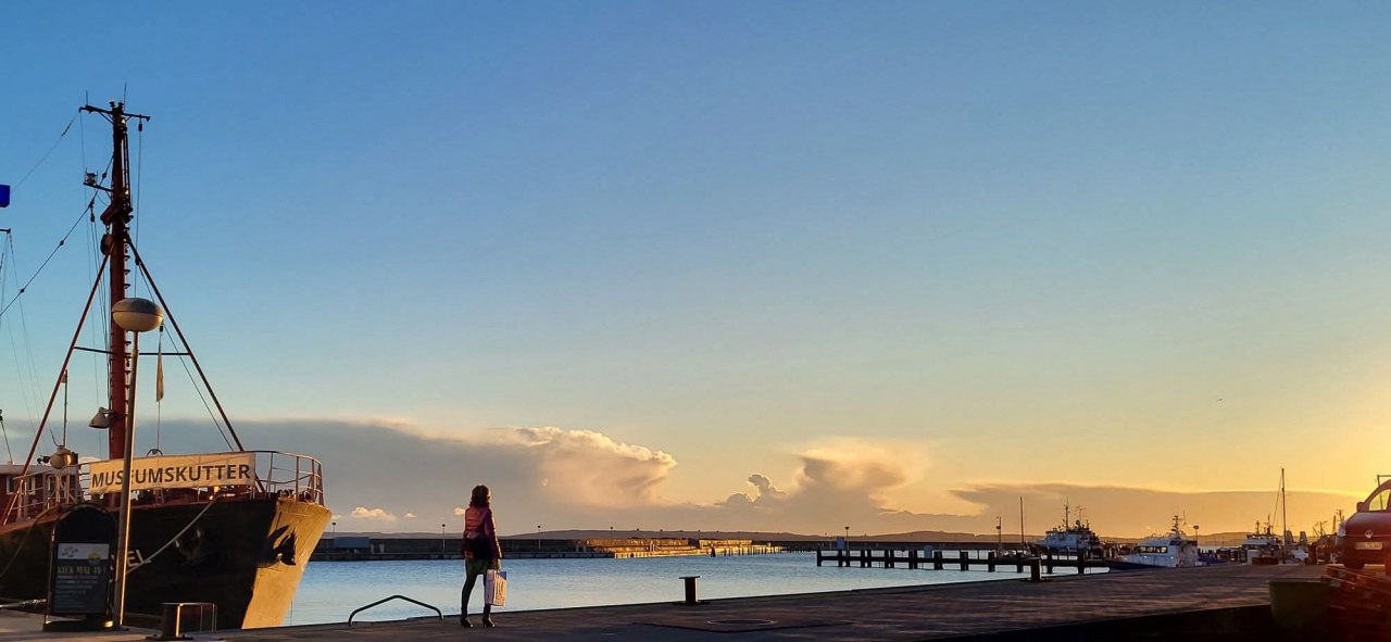 Blick auf Sassnitz, Hafen, &copy; www.diekreitners.de