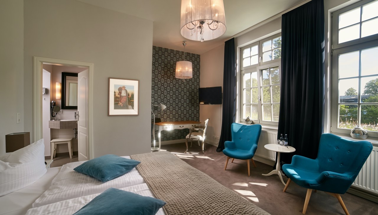 Stilvoll eingerichtetes Zimmer im Gut Vorbeck, © Gut Vorbeck / Thomas Mandt Stilvoll eingerichtetes Zimmer im Gut Vorbeck, © Gut Vorbeck / Thomas Mandt