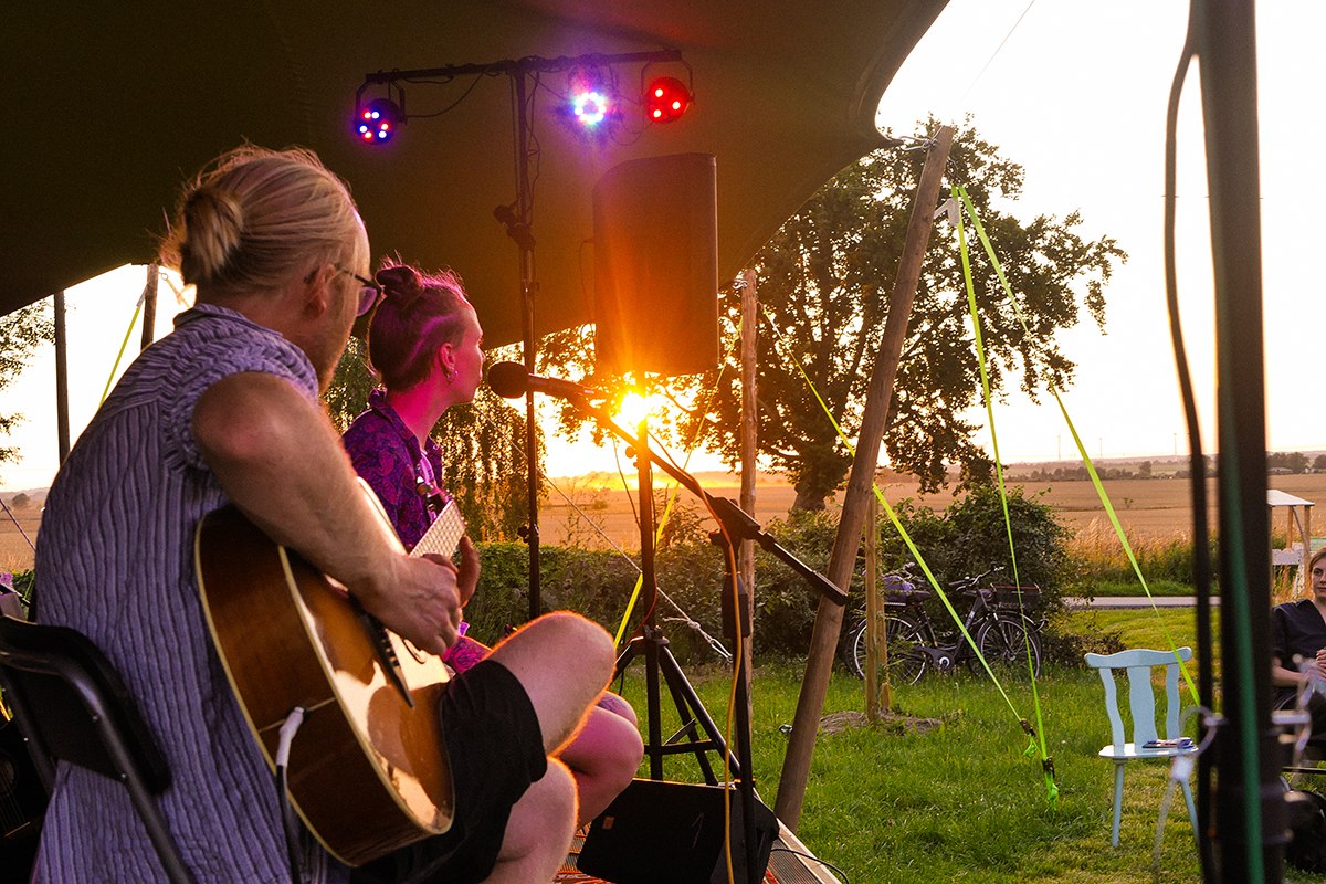 Konzert im Sonnenuntergang // &copy; Kulturhof Letschow e.V.