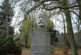 Die steinerne Büste Friedrich Chrysanders im nach ihm benannten Park. // © Gabriele Skorupski Die steinerne Büste Friedrich Chrysanders im nach ihm benannten Park. // © Gabriele Skorupski