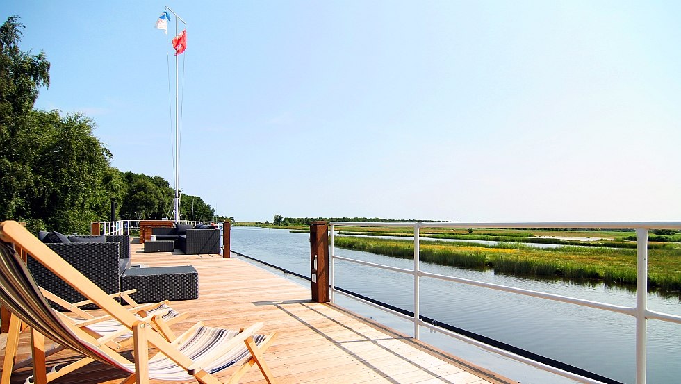 Sonnendeck mit Blich in den Nationalpark Vorpommersche Boddenlandschaft // © Tilo Budinger Sonnendeck mit Blich in den Nationalpark Vorpommersche Boddenlandschaft // © Tilo Budinger