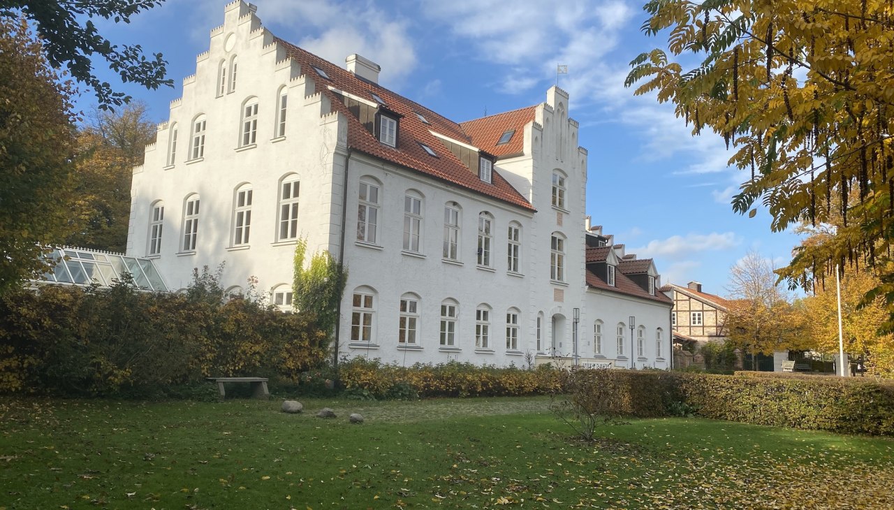 Besonders sind die Treppengiebel des Gutshauses, &copy; Rittergut Streu