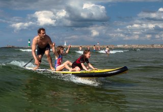 HW-Shapes hat ein vielseitiges Angebot im Bereich Stand-Up Paddling. Von Einzel- und Gruppenkursen &uuml;ber organisierte Touren, Firmen- und Sch&uuml;lerevents bis hin zu mehrt&auml;tigen Camping Touren auf dem SUP. Weitere Informationen gibt es hier unter www.sup-rostock.de. // &copy; &copy; Matthias Marx | HW-Shapes