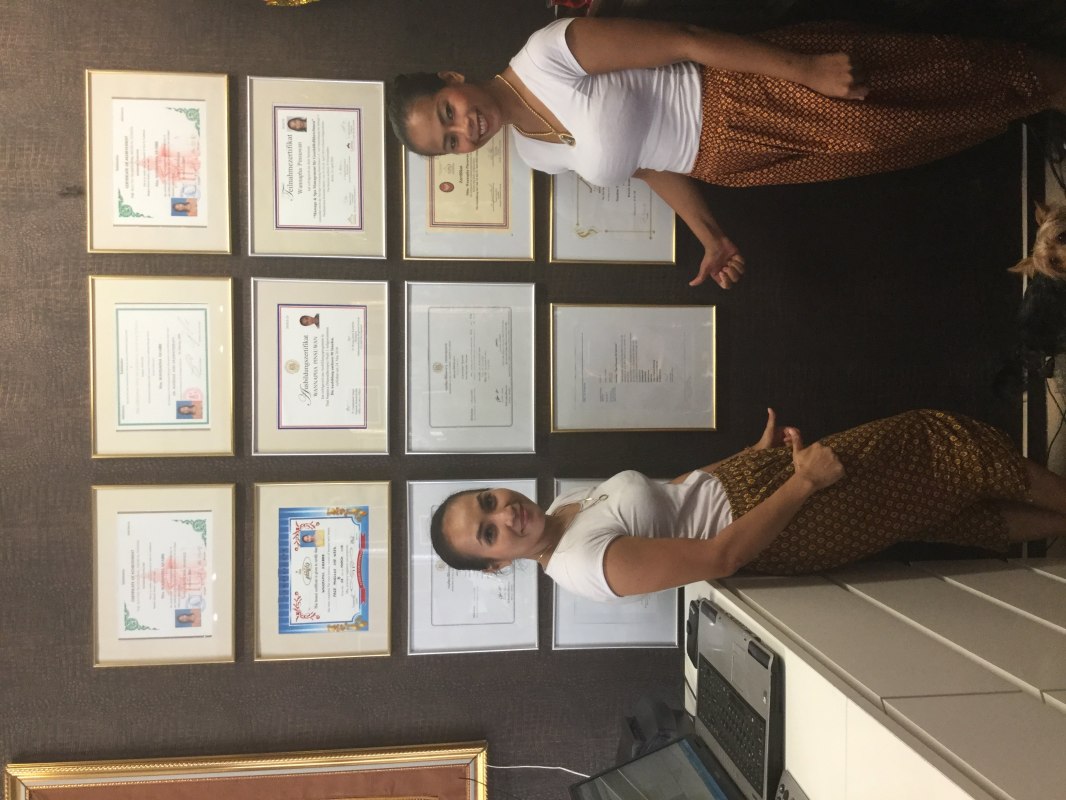 Immer wieder erlernt Sie in Thailand zusätzliche und neue Massagetechniken, die unseren Kunden sehr gut gefallen. // © Roland Görtz Immer wieder erlernt Sie in Thailand zusätzliche und neue Massagetechniken, die unseren Kunden sehr gut gefallen. // © Roland Görtz