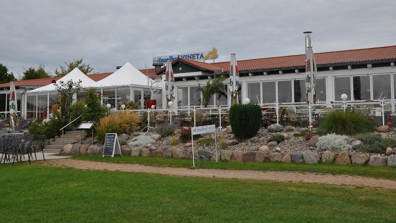 Der Inselhof von der Achterwasserseite // &copy; TMV/Fischer