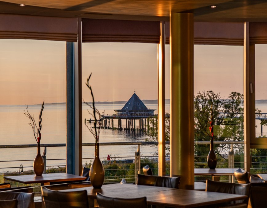 Sei-Gast-2026_Strandhotel-Ostseeblick_Fr&uuml;hst&uuml;ck-mit-Meerblick_C_Strandhotel-Ostseeblick.jpg (2), &copy; Strandhotel Ostseeblick