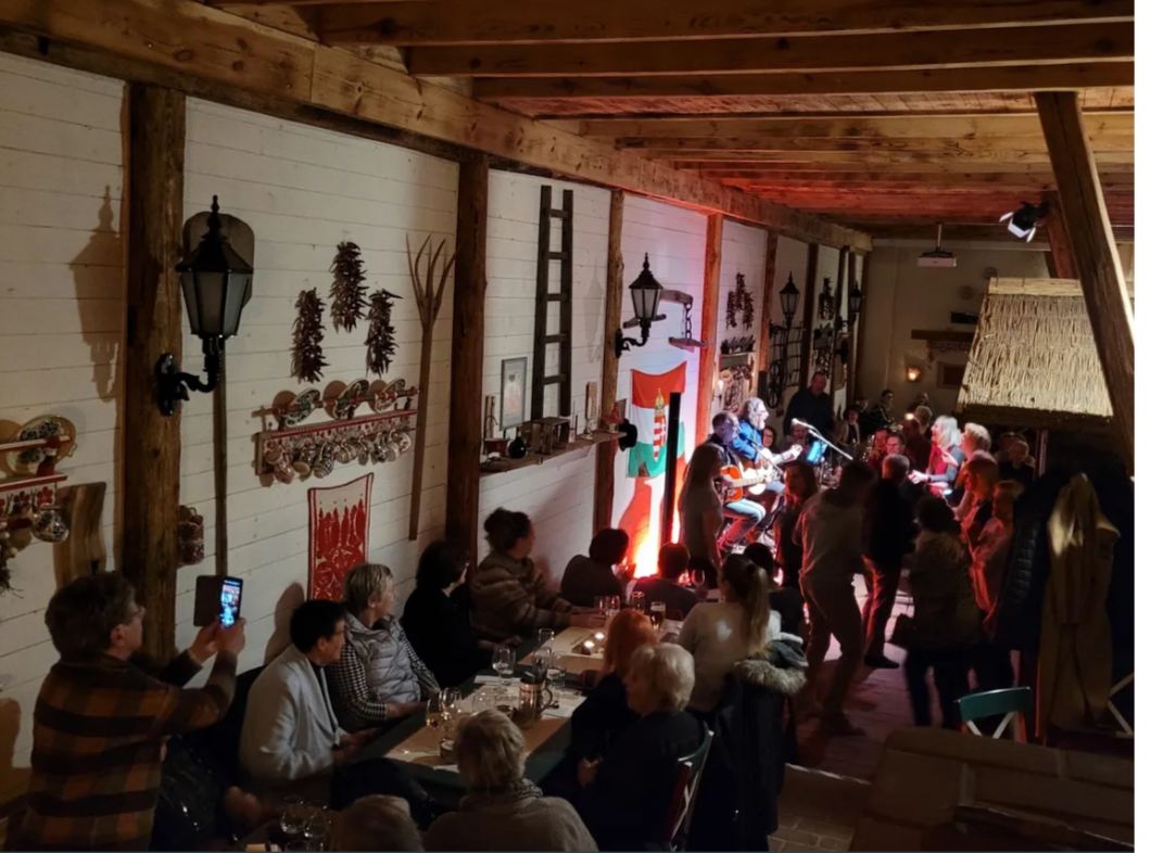 Run auf Zoltans Hof, &copy; Zoltan Szekely