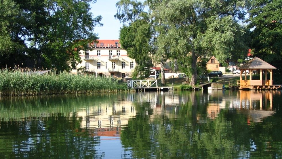 Das Haus Seenland liegt direkt am Feldberger Haussee // &copy; Haus Seenland/Behrend