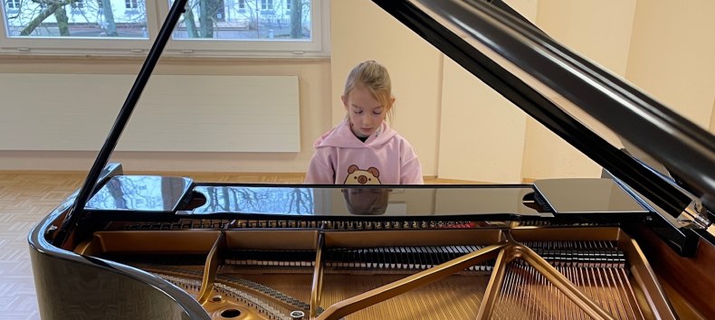 Auch die 8-j&auml;hrige Greta Schmidt freut sich auf ihren gro&szlig;en Auftritt, &copy; Kon.centus