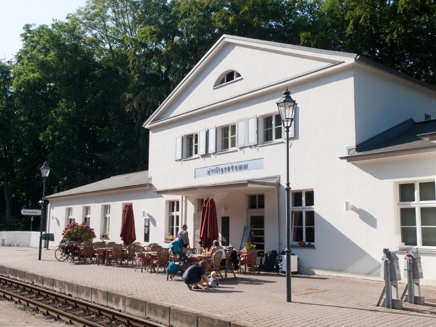 Bahnhof mit Gleisen, © Frank Burger Bahnhof mit Gleisen, © Frank Burger