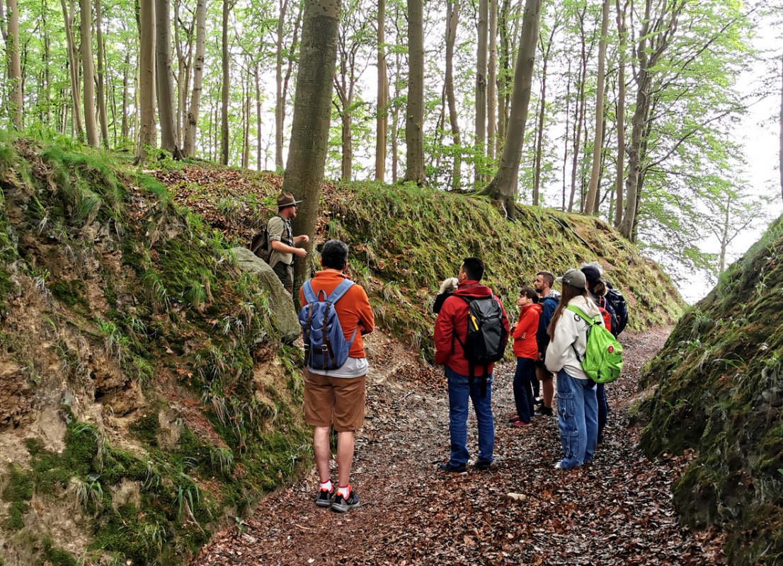 Ranger-rondleiding in het Biosfeerreservaat Zuidoost-R&uuml;gen - Duivelskloof in de Granitz // &copy; Biosph&auml;renreservat S&uuml;dost-R&uuml;gen