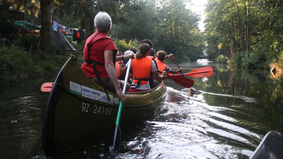 Im Gro&szlig;canadier auf dem Schaalseekanal // &copy; Schaalsee-Camp/Schydelko