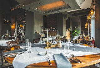 &copy; Bugsy's Restaurant