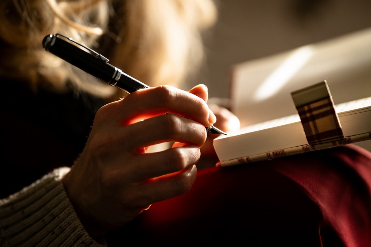 Werbefoto des Theaters Vorpommern f&uuml;r die Mono-Oper "Das Tagebuch der Anne Frank" von Grigori Frid, &copy; Theater Vorpommern&copy;Peter van Heesen